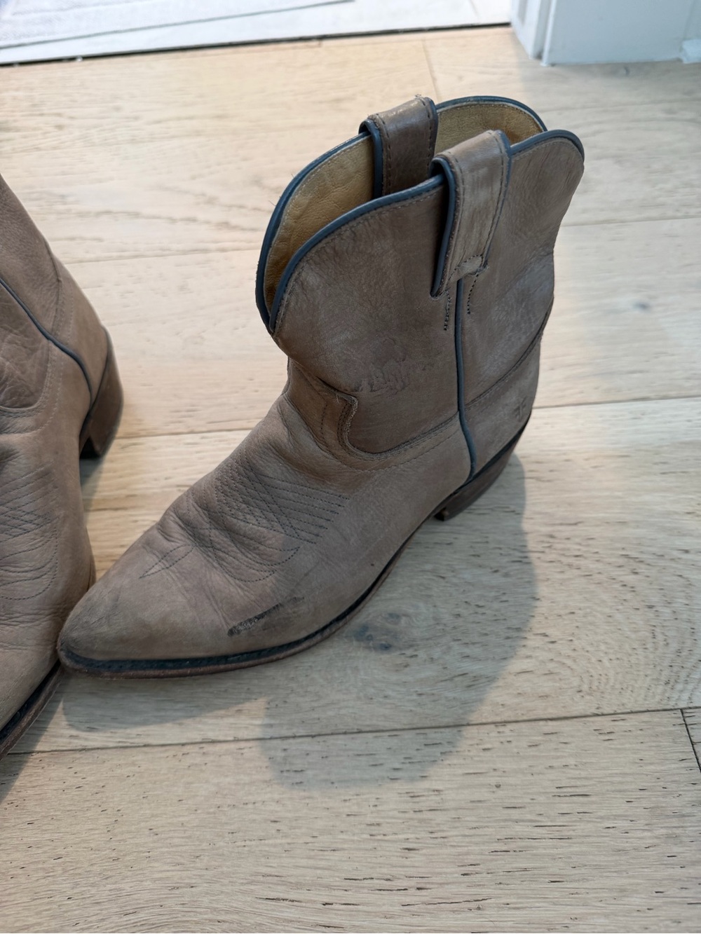 Frye women’s Brown Leather Western Ankle Boots - Picture 3 of 5
